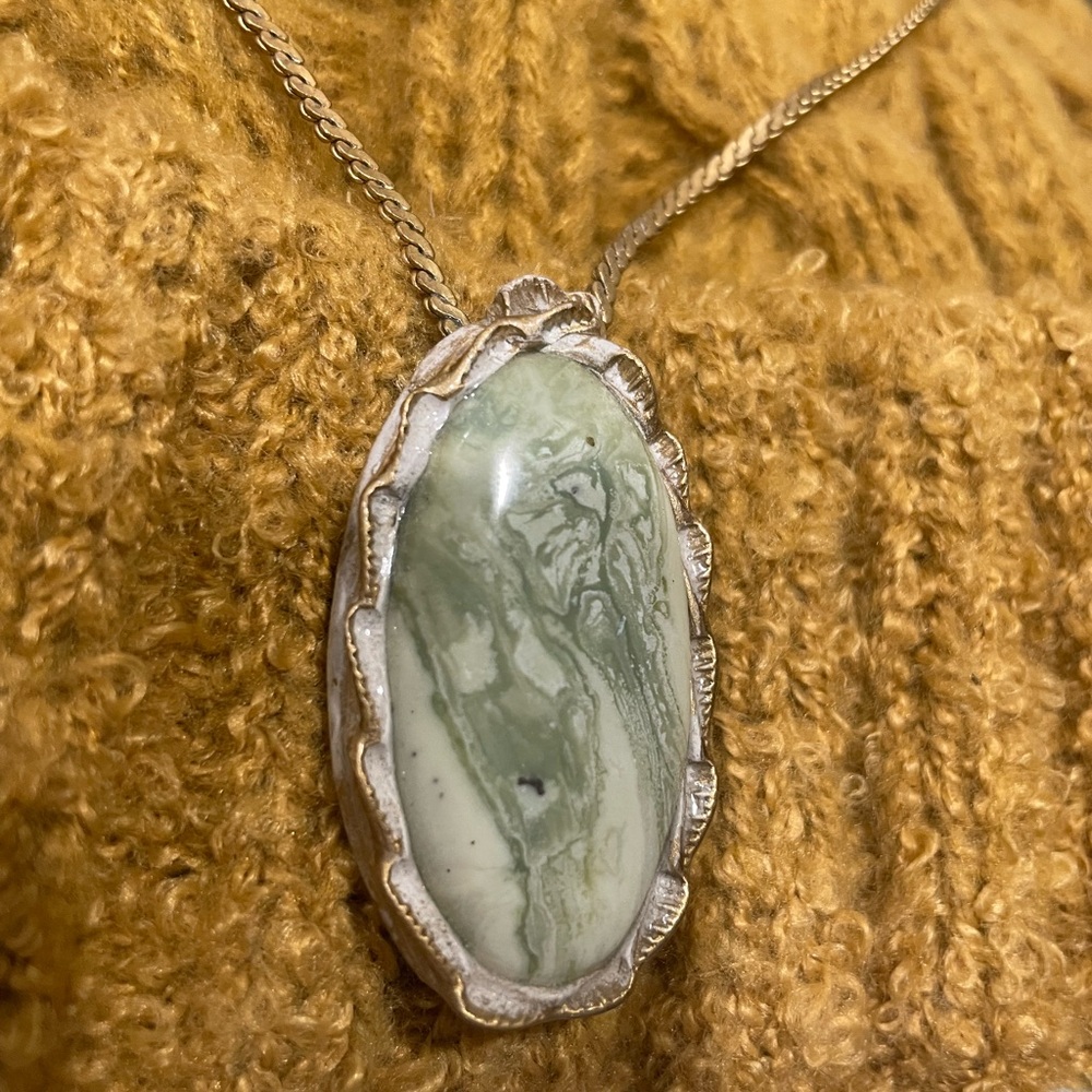 Adina Mills Mini 2025 Collection STONE UNKNOWN Gold and Cream Pendant Necklace - Picture 3 of 5